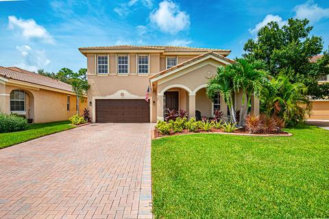 1123 SE Kirk St, Stuart, FL 34997 photo 1
