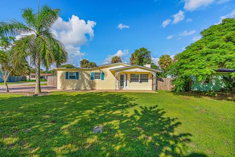 628 SE Dolphin Dr, Stuart, FL 34996 photo 1