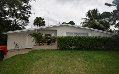 1609 SE Arapaho Ave, Stuart, FL 34994 photo 1