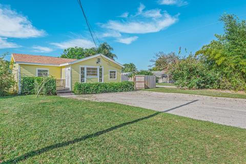 3268 SE Golden Gate Ave, Stuart, FL 34997 photo 1