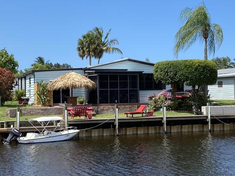 172 SE Paradise Pl, Stuart, FL 34997 photo 1