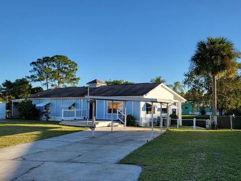 197 SE Riverbend St, Stuart, FL 34997 photo 1