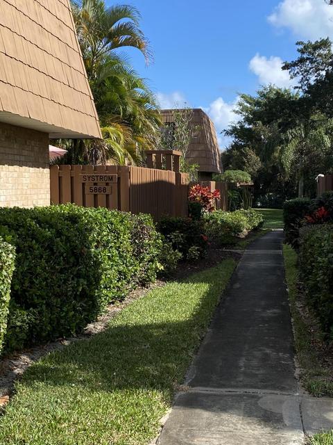5868 SE Riverboat Dr, Stuart, FL 34997 photo 1
