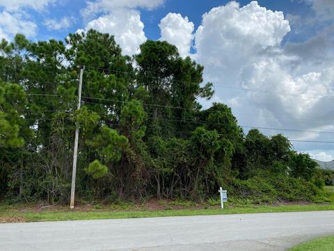 1443 SW Gadsan Ave, Port Saint Lucie, FL 34953