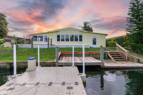 181 SE Paradise Pl, Stuart, FL 34997 photo 1