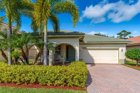 1099 SE Kirk St, Stuart, FL 34997 photo 1