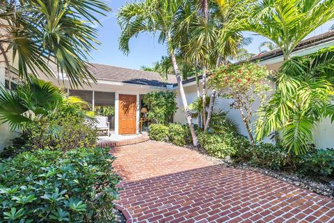 125 Worth N Ct, West Palm Beach, FL 33405