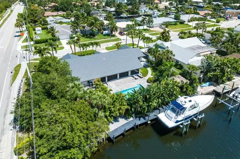 2224 Carib Cir, Palm Beach Gardens, FL 33410