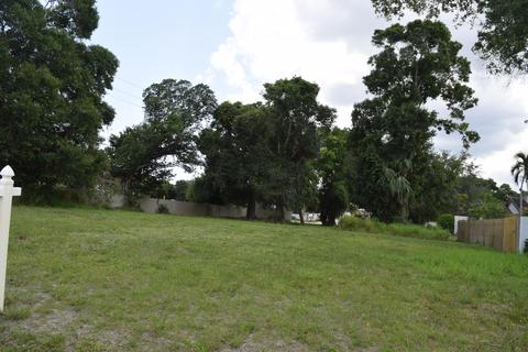 901 Elyse Cir, Port Saint Lucie, FL 34952