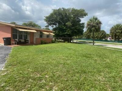1382 9th St, West Palm Beach, FL 33401