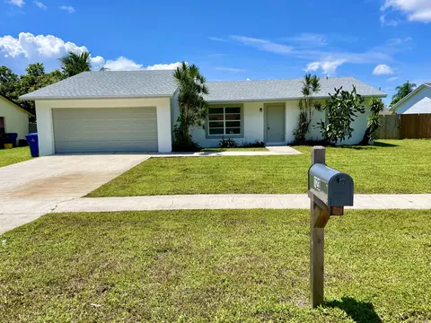 123 Teal Ct, Royal Palm Beach, FL 33411