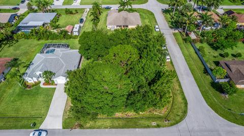 2002 SW Capeador St, Port Saint Lucie, FL 34953