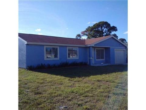 2044 SE Triumph Rd, Port Saint Lucie, FL 34952