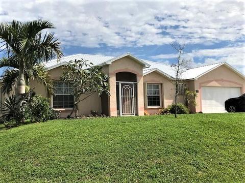 574 SW Columbus Dr, Port Saint Lucie, FL 34953