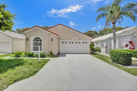 214 Wedgewood Cir, Greenacres, FL 33463