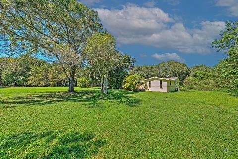 1415 SE Darling St, Stuart, FL 34997 photo 1