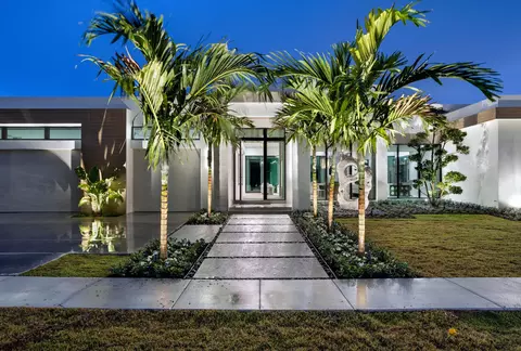 808 NE Orchid Bay Dr, Boca Raton, FL 33487