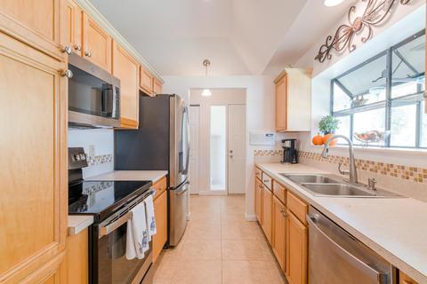 110 Half Moon Cir #B, Jupiter, FL 33458