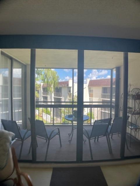 8411 Forest Hills Dr #301, Coral Springs, FL 33065