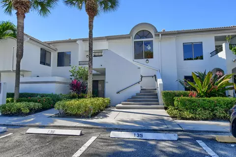 7533 Glendevon Ln #906, Delray Beach, FL 33446
