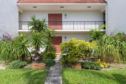 1723 Embassy Dr #102, West Palm Beach, FL 33401