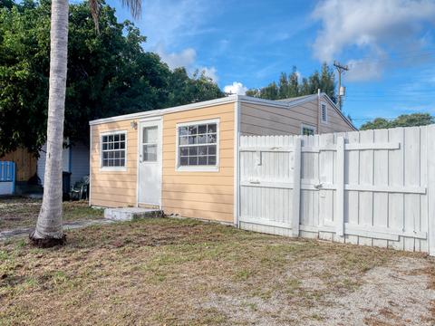 7945 Coral St, Lake Worth, FL 33462