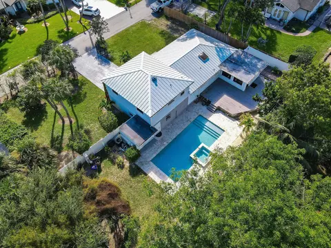 2441 Snug Harbor Dr, Palm Beach Gardens, FL 33410