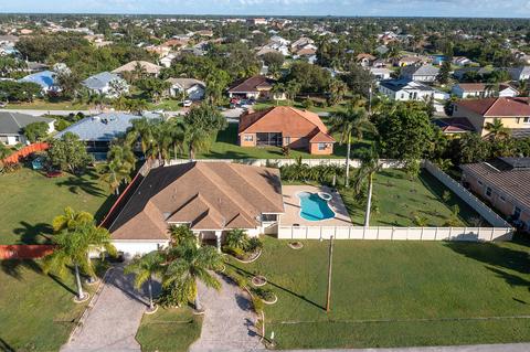 529 SW Mccomb Ave, Port Saint Lucie, FL 34953