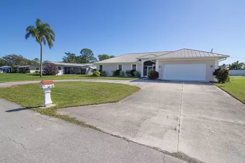 410 SE Gasparilla Ave, Port Saint Lucie, FL 34983