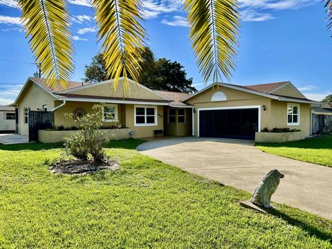 2497 SE Addison St, Port Saint Lucie, FL 34984