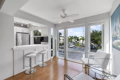 32 Colonial Club Dr #204, Boynton Beach, FL 33435