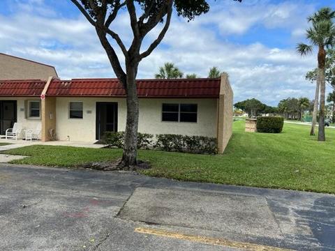 101 Lake Evelyn Dr, West Palm Beach, FL 33411