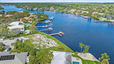 23 Country Club Cir, Tequesta, FL 33469