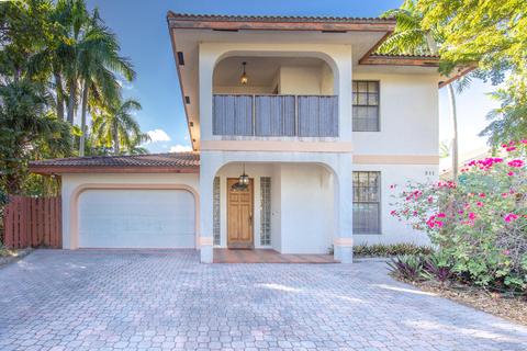 211 N Lakeside Dr, Lake Worth, FL 33460