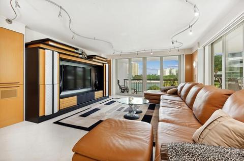 901 E Camino Real #2-C, Boca Raton, FL 33432
