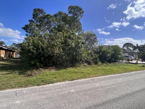 4614 SW Athena Dr, Port Saint Lucie, FL 34953
