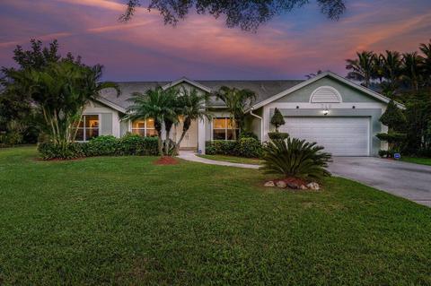 715 Birdie Ct, Delray Beach, FL 33445