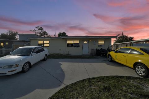 5560 Purdy Ln, Greenacres, FL 33415