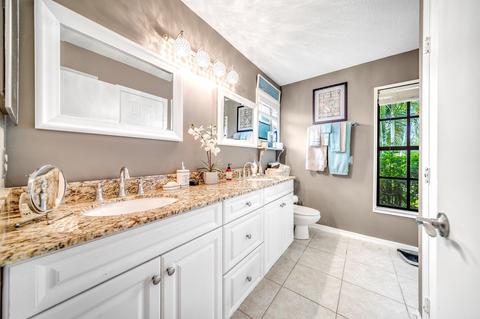 401 SE Glenwood Dr, Port Saint Lucie, FL 34984