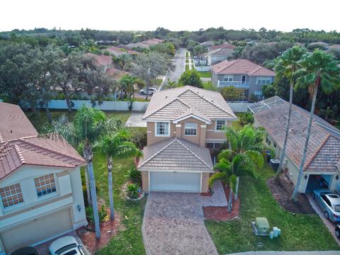 5012 Solar Point Dr, Greenacres, FL 33463