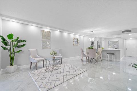 7267 Huntington Ln #201, Delray Beach, FL 33446