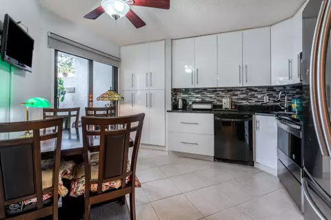 7485 Glendevon Ln #1102, Delray Beach, FL 33446