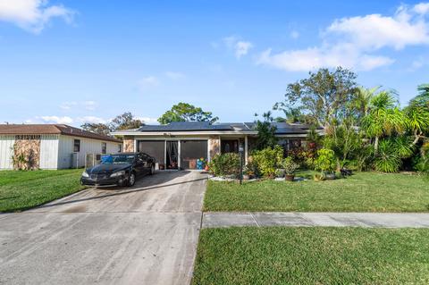 2604 Doral Way, Riviera Beach, FL 33407