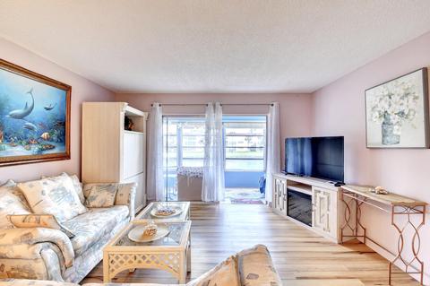 32 Abbey Ln #208, Delray Beach, FL 33446