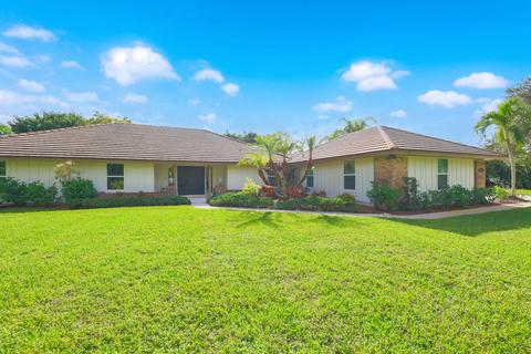 8537 Estate Dr, West Palm Beach, FL 33411