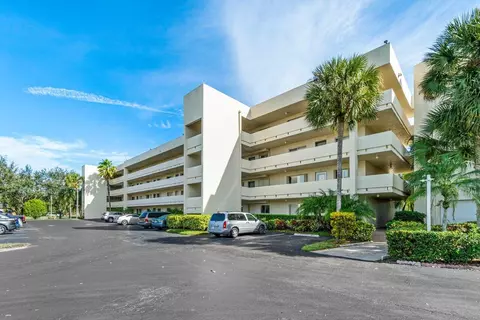 3178 Via Poinciana #112, Lake Worth, FL 33467