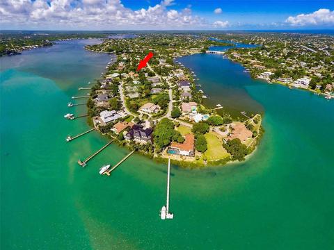 18797 Rio Vista Dr, Tequesta, FL 33469