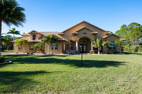 7928 Saddlebrook Dr, Port Saint Lucie, FL 34986