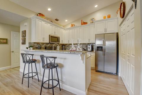 175 N Lakeshore Dr, Hypoluxo, FL 33462