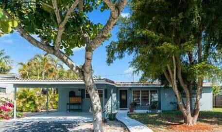 1350 Crest Dr, Lake Worth, FL 33461